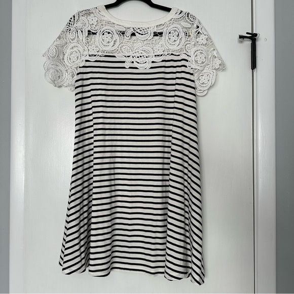 NWOT Jodifl Black White Stripe Lace Flowy Dress Medium - Picture 4 of 5